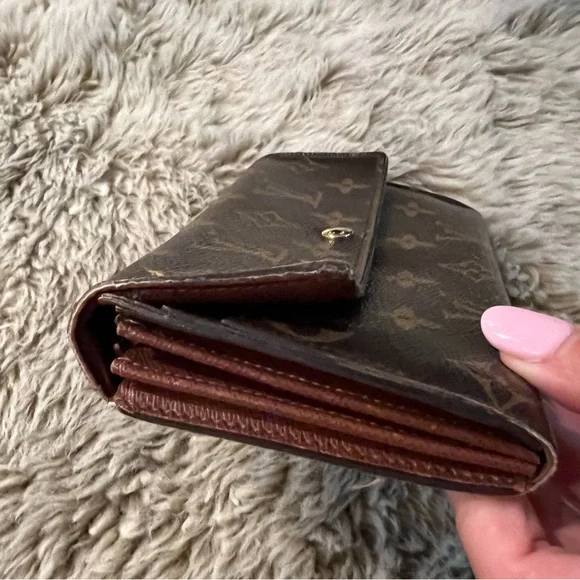 Authentic Louis Vuitton LV Monogram Sarah Long Wallet - Picture 5 of 9